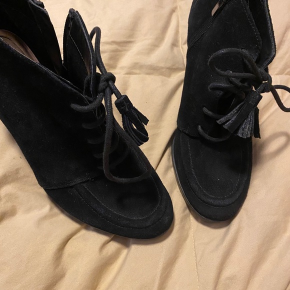 Anne Klein Black Suede Tassel Tie side zip Shoe Bootie stack Heels Size 7.5 8 - Picture 2 of 3